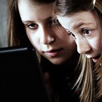 Apps für Kinder: Stiftung Warentest findet Kostenfallen, Pornos und rechtsextreme Parolen